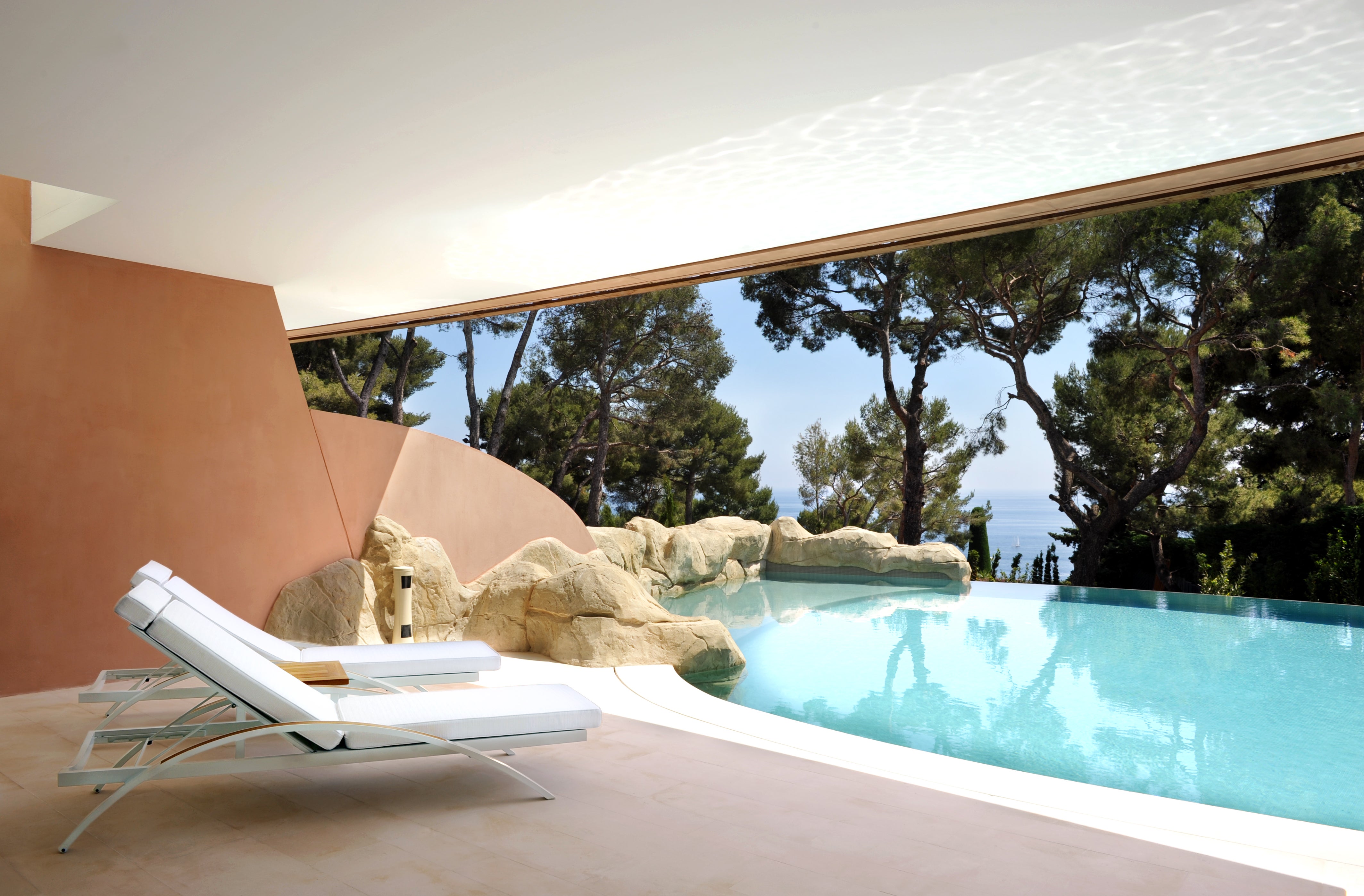 Gabrielle Union And Dwyane Wade Are On Another Epic Baecation and Their French Hotel Is So Dope
